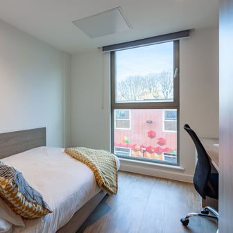 Gold En Suite - Image 2
